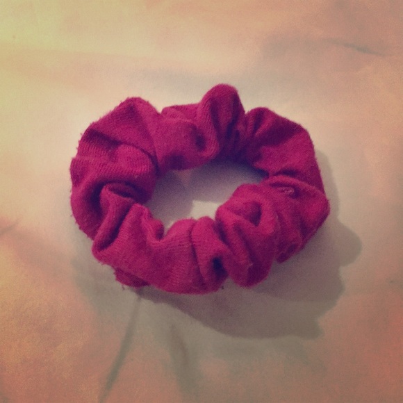 A burgundy scrunchie - Picture 1 of 3